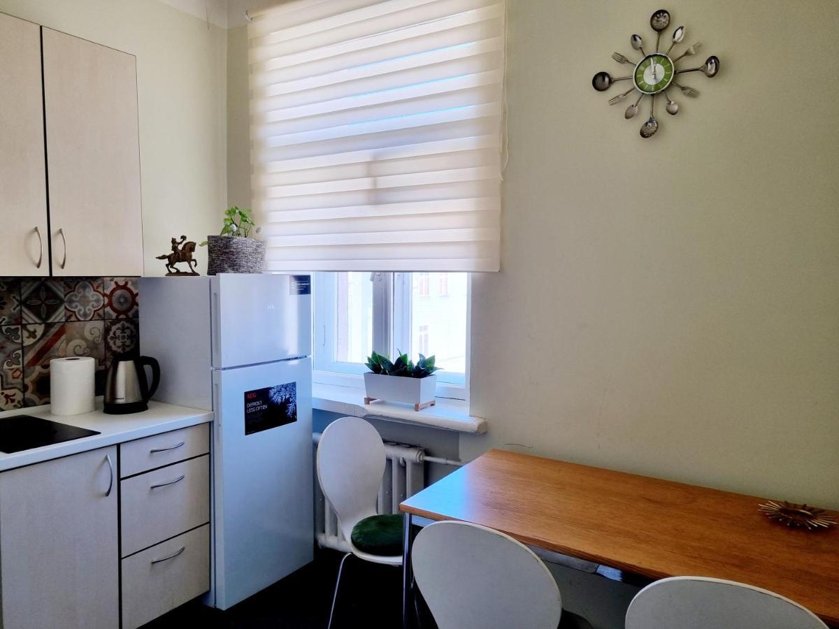 Classy Green Old Town Apartment Klaipėda Eksteriør billede